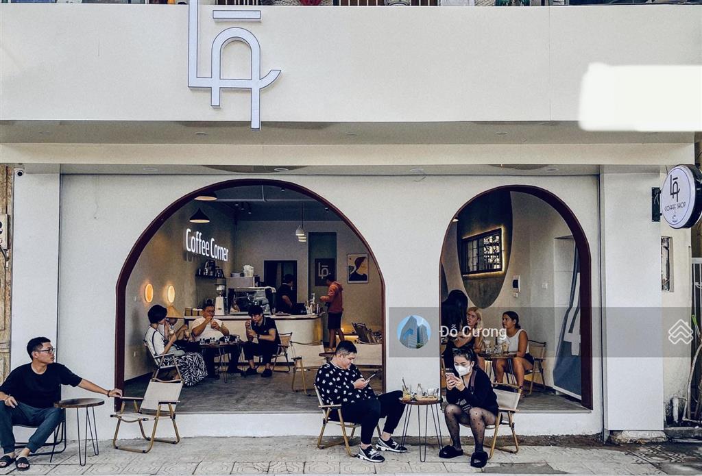 Cần bán  bán gấp nhà mặt đường cầu giấy  2 mặt trước sau  265m2 x nhà c4, giá bán đất + mt 6,3m