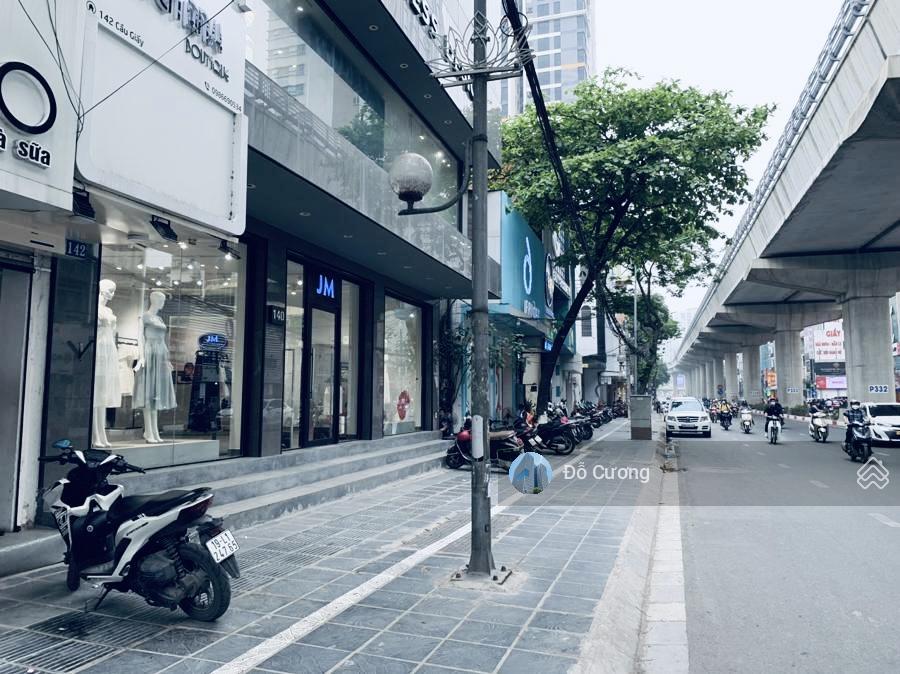 Cần bán  bán gấp nhà mặt đường cầu giấy  2 mặt trước sau  265m2 x nhà c4, giá bán đất + mt 6,3m