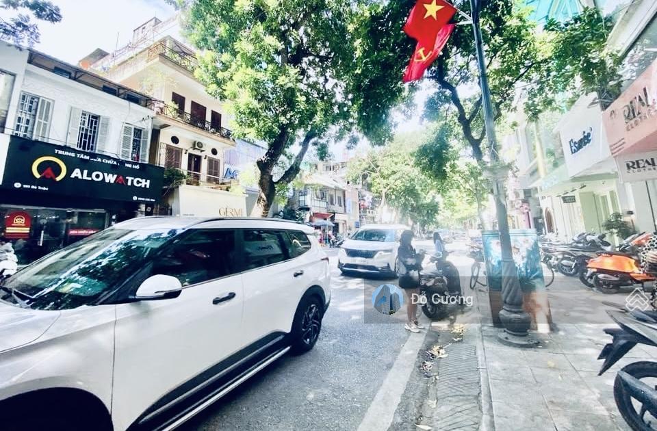 Hot + vip  cần bán gấp nhà mặt phố bà triệu  lô góc  280m2 x 3 tầng + mặt tiền 10m  0974 660 ***