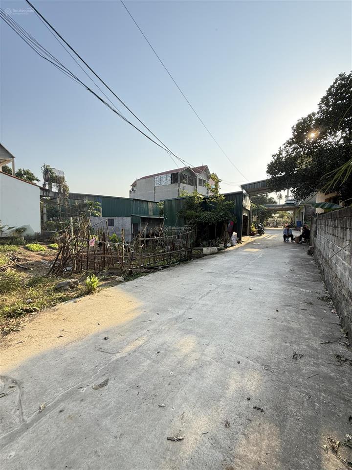 Rất cần bán 88m2 thổ cư đất giãn dân thị trấn lương sơn hoà bình ( cũ) giá 1,650 tỉ