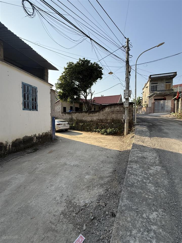 Rất cần bán 88m2 thổ cư đất giãn dân thị trấn lương sơn hoà bình ( cũ) giá 1,650 tỉ