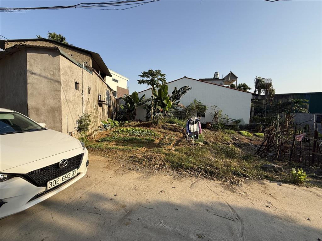 Rất cần bán 88m2 thổ cư đất giãn dân thị trấn lương sơn hoà bình ( cũ) giá 1,650 tỉ