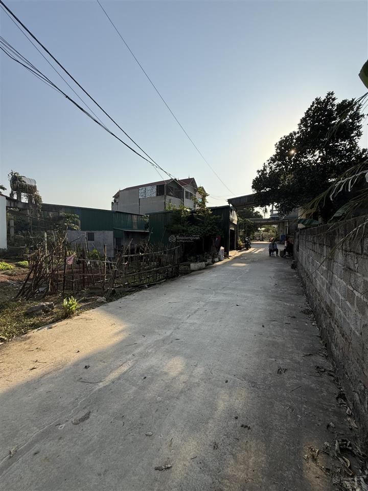 Rất cần bán 88m2 thổ cư đất giãn dân thị trấn lương sơn hoà bình ( cũ) giá 1,650 tỉ