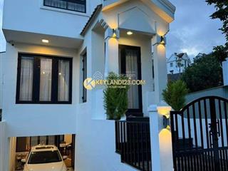 Nhà mới đẹp 2 mặt tiền kqh ngô quyền 102m2 vuông vức 4 tầng cách chợ đà lạt 2,5km
