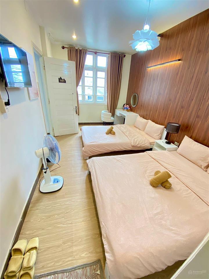 Khách sạn 3 mặt tiền ngay chợ đà lạt 91,6m2 4 tầng hoàn công 12 phòng đang có hđ thuê 31tr/tháng