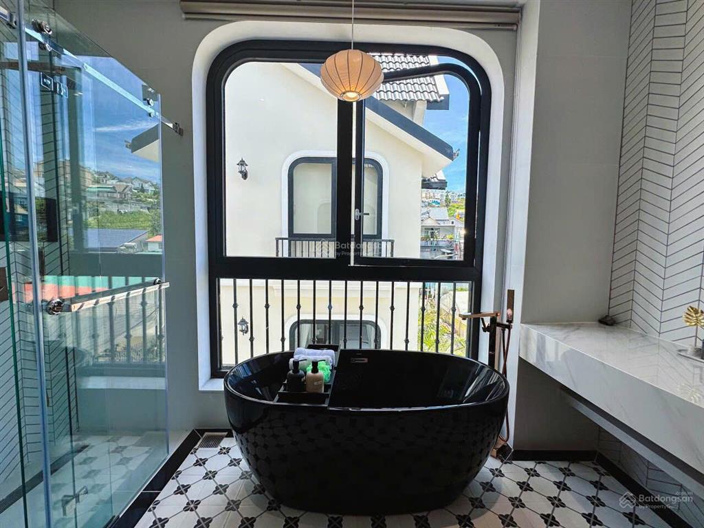 Villa song lập hoàn công nở hậu cách chợ đà lạt hồ xuân hương 2km nguồn thu 70tr/tháng