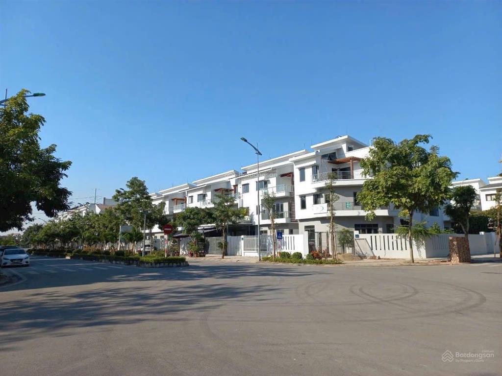 Chính chủ bán liền kề mặt đường văn tiến dũng, 90m2x4 tầng, 2 mặt đường, hoàn thiện cơ bản, sổ đỏ