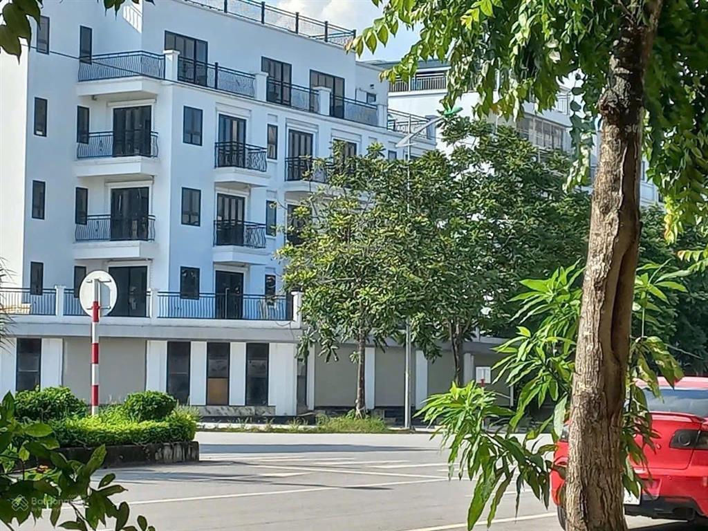 Chính chủ bán liền kề mặt đường văn tiến dũng, 90m2x4 tầng, 2 mặt đường, hoàn thiện cơ bản, sổ đỏ