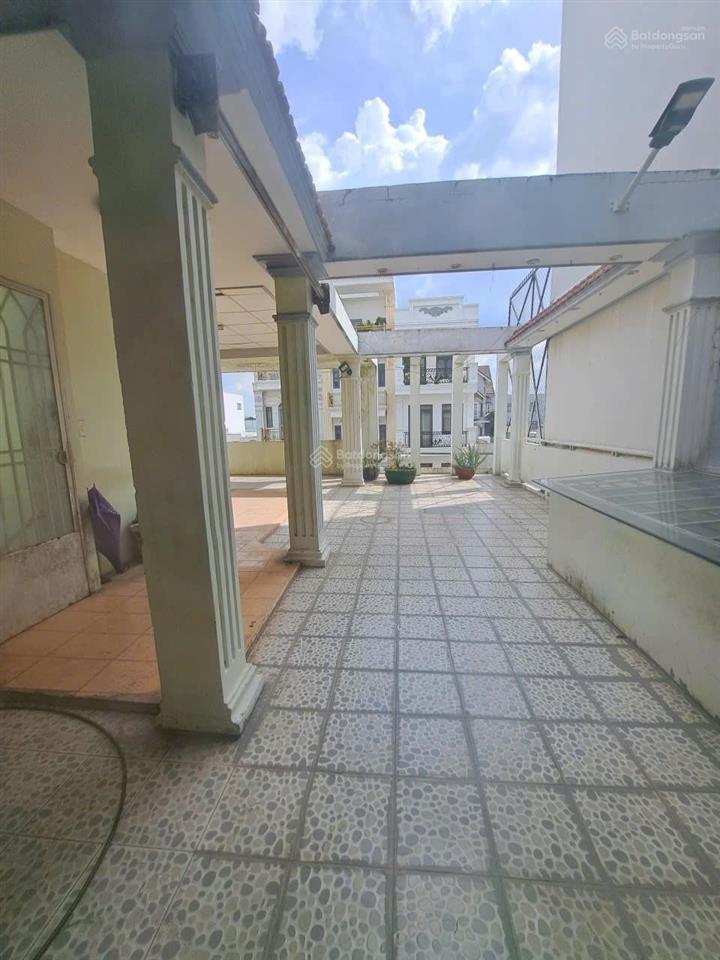 Cho thuê nhà xưởng bình trị đông 8*25 đúc 3 lầu suốt có thang tời