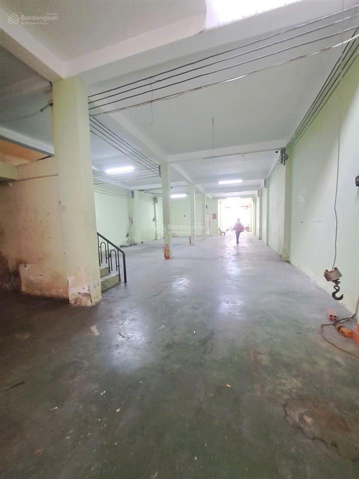 Cho thuê nhà xưởng bình trị đông 8*25 đúc 3 lầu suốt có thang tời