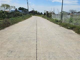 Bán nền đất lớn 8x38, (304m2), đất thổ cư, shr, giá tốt chỉ 1tỷ370 triệu, đường bê tông 5m
