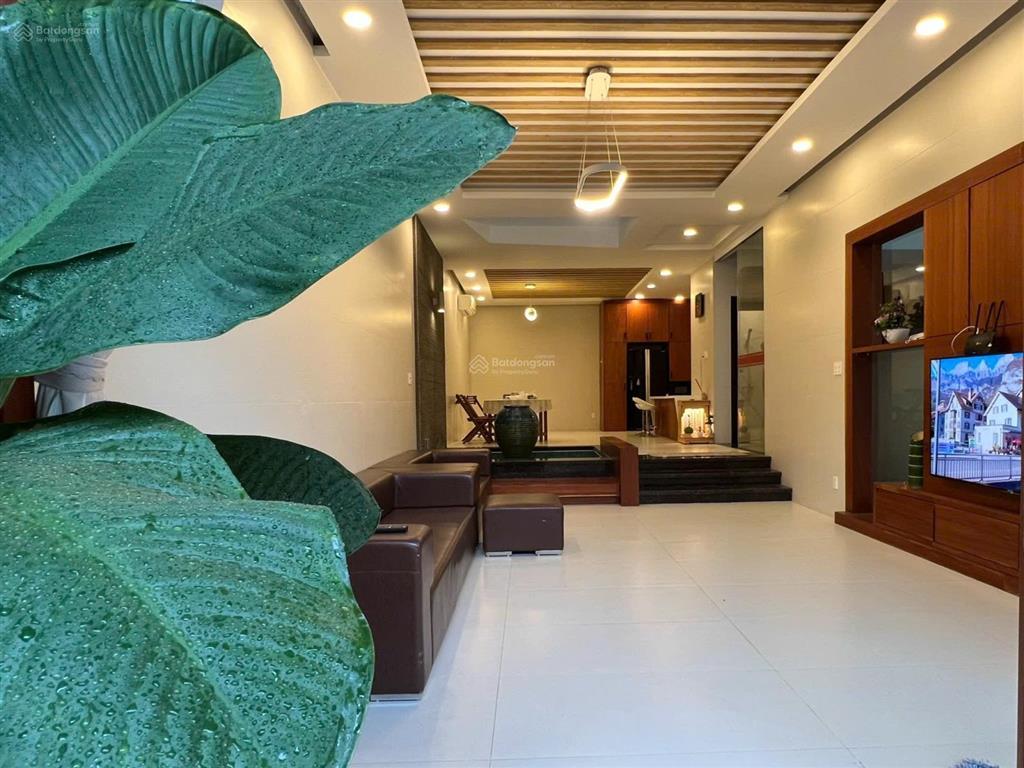 Chính chủ bán nhà biệt thự đường trường sơn, phường 2, quận tân bình. dt 10x30m, 4 tầng giá 41.5tỷ