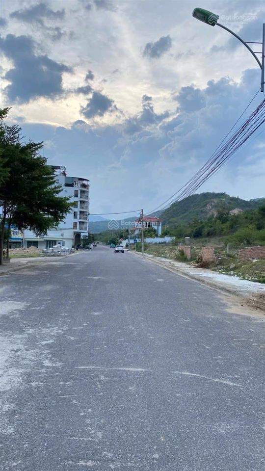 Bán lô đất đẹp view biển xây biệt thự đường triệu quang phục, vĩnh hoà, nha trang