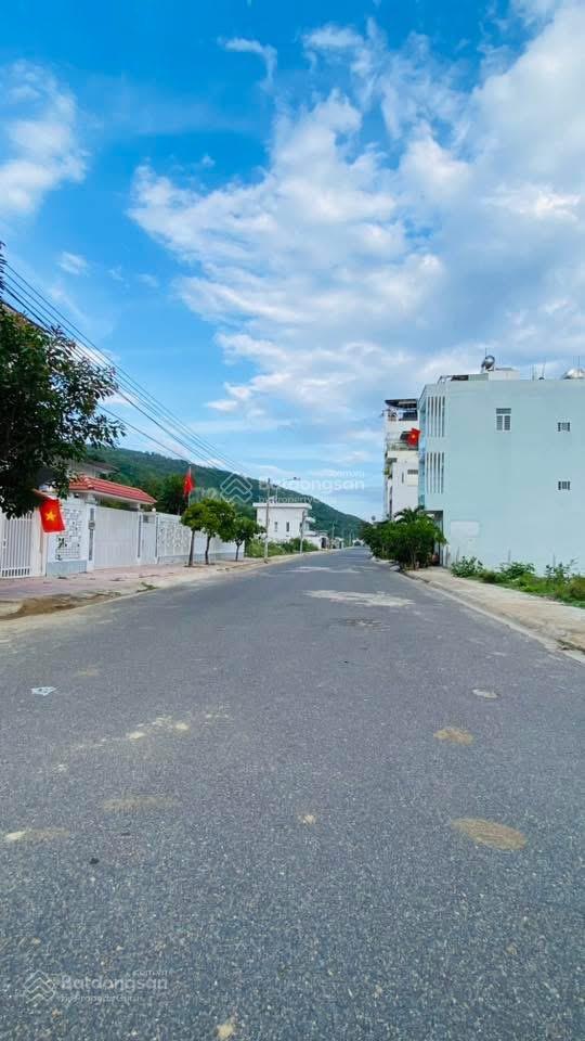 Bán lô đất đẹp view biển xây biệt thự đường triệu quang phục, vĩnh hoà, nha trang