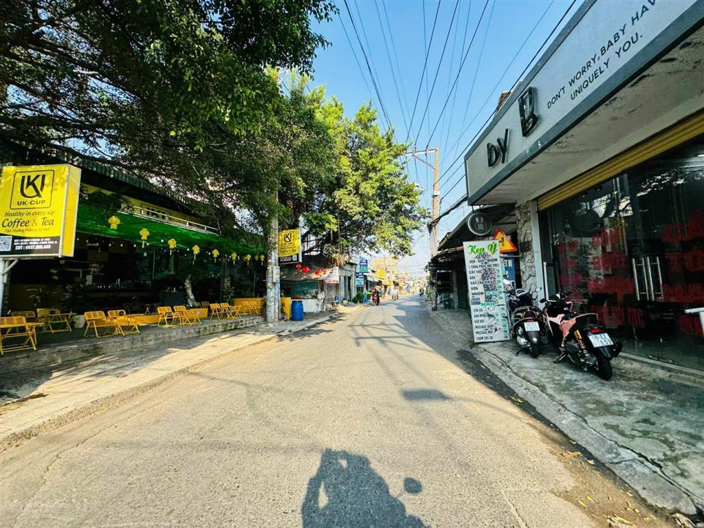 Nhà mặt tiền 3 tầng ngang 8m kinh doanh sầm uất thu nhập 22tr/tháng ngay phạm văn đồng