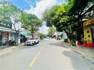 Gấp bán chdv 4 tầng đường nhựa 5m thông ra ga metro thu nhập sẵn 60tr/tháng