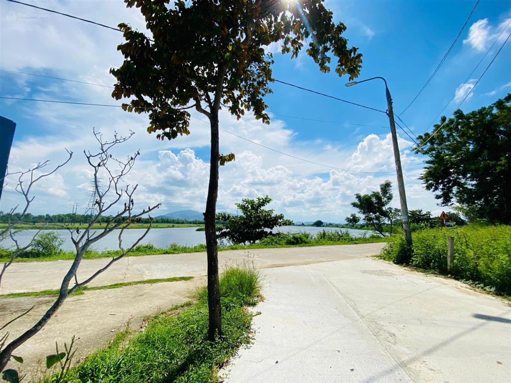 Bán nhanh lô góc 2 mặt tiền view cực đẹp cách ql1a chỉ 500m giá chỉ nhỉnh 800tr