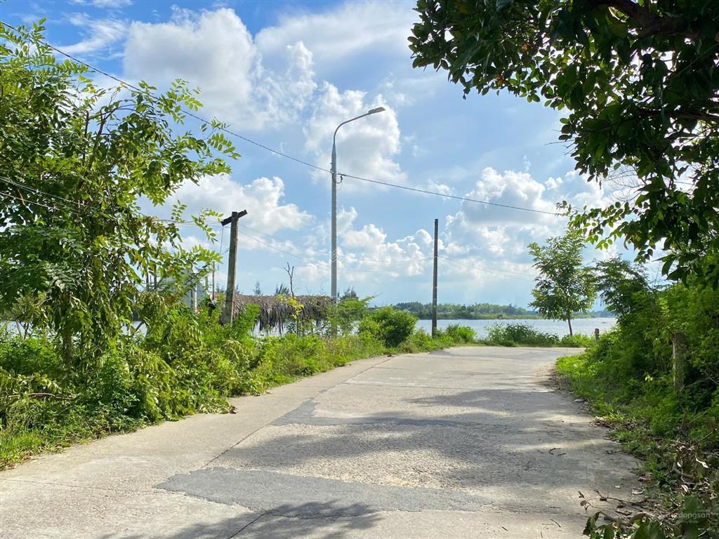 Bán nhanh lô góc 2 mặt tiền view cực đẹp cách ql1a chỉ 500m giá chỉ nhỉnh 800tr