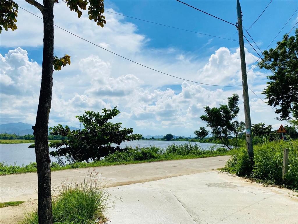 Bán nhanh lô góc 2 mặt tiền view cực đẹp cách ql1a chỉ 500m giá chỉ nhỉnh 800tr