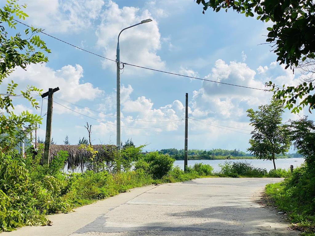 Bán nhanh lô góc 2 mặt tiền view cực đẹp cách ql1a chỉ 500m giá chỉ nhỉnh 800tr