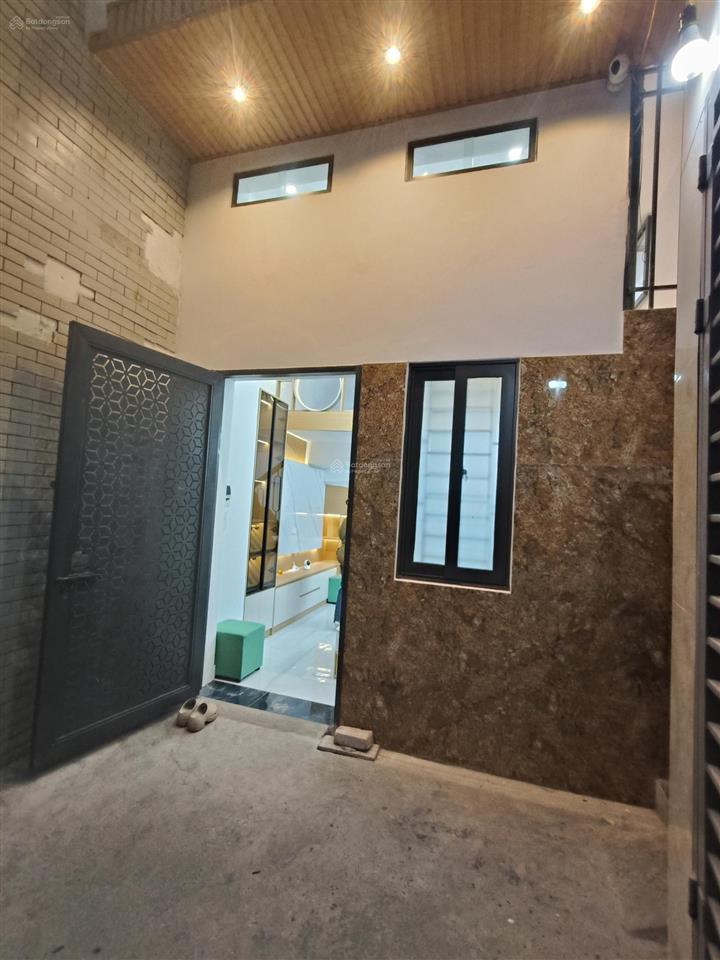 Lạc long quân  xuân la nhà dòng tiền siêu hiếm, dt 40m2 mt 5.2m xây 7 tầng, thang máy. pccc