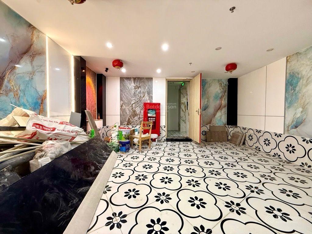 Lạc long quân  xuân la nhà dòng tiền siêu hiếm, dt 40m2 mt 5.2m xây 7 tầng, thang máy. pccc