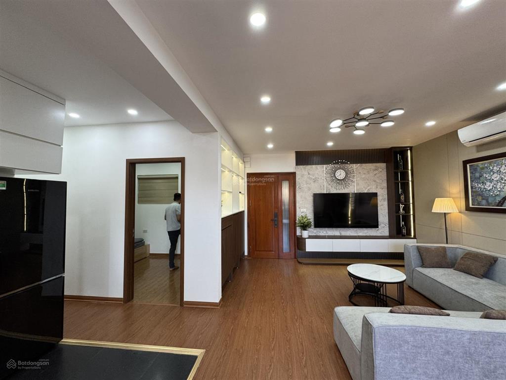 Bán căn hộ chung cư tân hoàng minh 36 hoàng cầu, đống đa. 126m2 3n 17.5 tỷ.  0983 237 ***