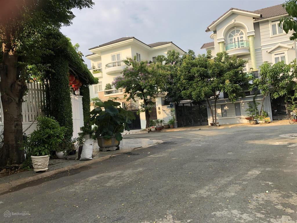 Biệt thự kdc bình lợi, dt 10x18m, trệt 2 lầu áp mái, giá 20,5 tỷ thương lượng