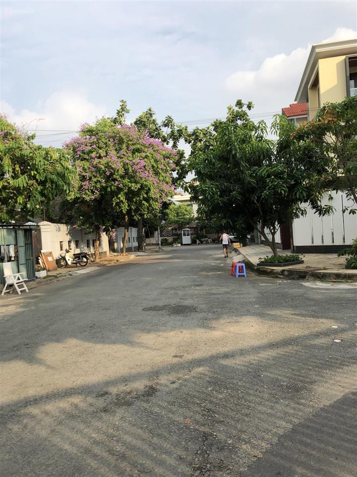 Biệt thự kdc bình lợi, dt 10x18m, trệt 2 lầu áp mái, giá 20,5 tỷ thương lượng