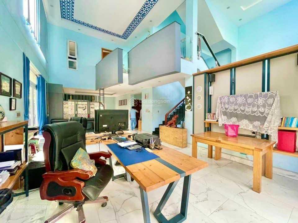 Biệt thự kdc bình lợi, dt 10x18m, trệt 2 lầu áp mái, giá 20,5 tỷ thương lượng