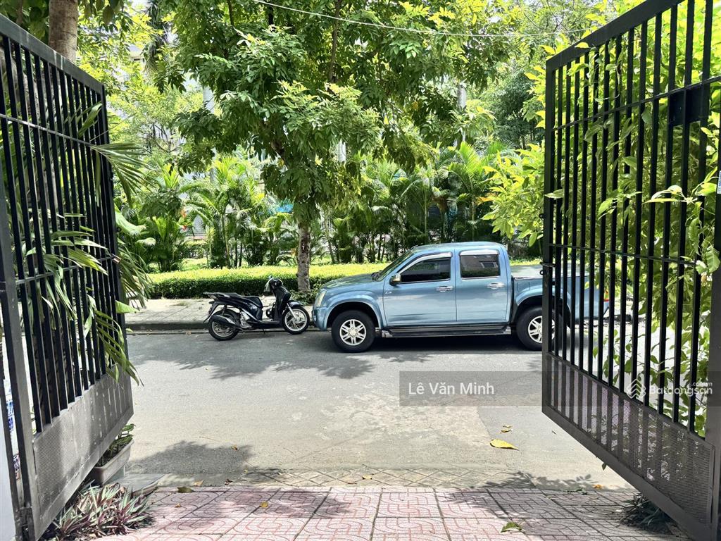 Bán nhà 4 tầng 92m2 đối diện công viên  đường đặng thuỳ trâm, ngay đh văn lang