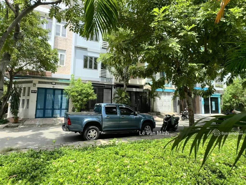 Bán nhà 4 tầng 92m2 đối diện công viên  đường đặng thuỳ trâm, ngay đh văn lang