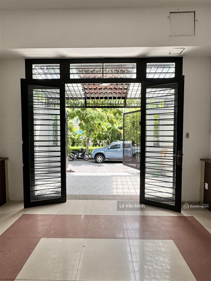 Bán nhà 4 tầng 92m2 đối diện công viên  đường đặng thuỳ trâm, ngay đh văn lang