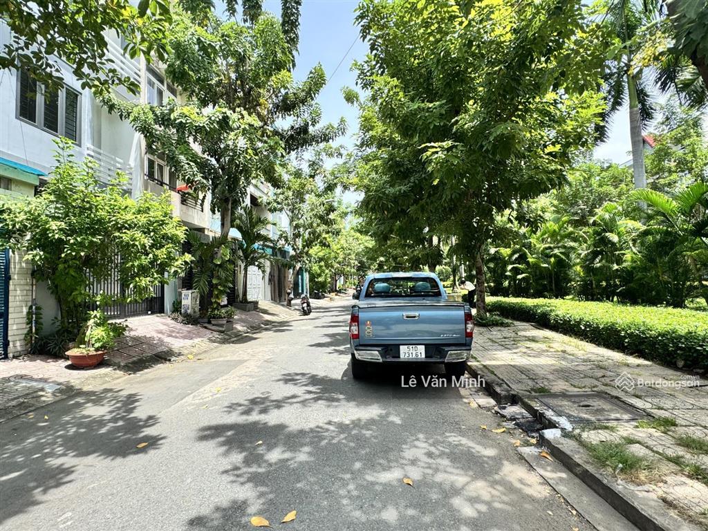 Bán nhà 4 tầng 92m2 đối diện công viên  đường đặng thuỳ trâm, ngay đh văn lang
