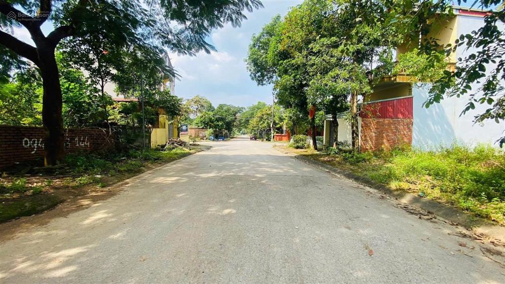 Cần bán 100m tái định cư vai réo xã phú cát . cam kết giá đang rẻ nhất khu vực .