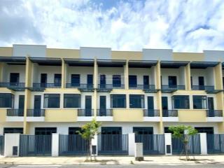 Bán căn nhà xây sẵn 1 trệt 2 lầu, ngay khu công nghiệp phước đông giá bán 2tỷ, sổ hồng riêng