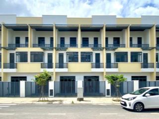 Bán căn nhà 1 trệt 2 lầu ngay khu công nghiệp phước đông, giá bán 2 tỷ, ngân hàng hỗ trợ vay 70%.