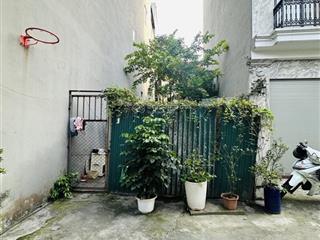 Bán đất nguyễn văn cừ, ô tô 7 chỗ vào đất, ngõ nông, diện tích 70m, giá tốt.