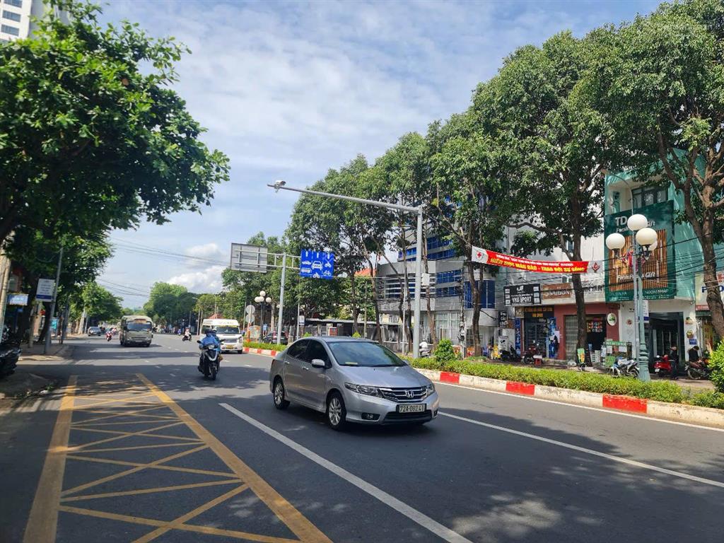 Bán nhà mặt tiền phạm hồng thái, tp vũng tàu, dt 103.7m2, 7.55x13.8m, 1tr + 2lầu, giá 17 tỷ vip