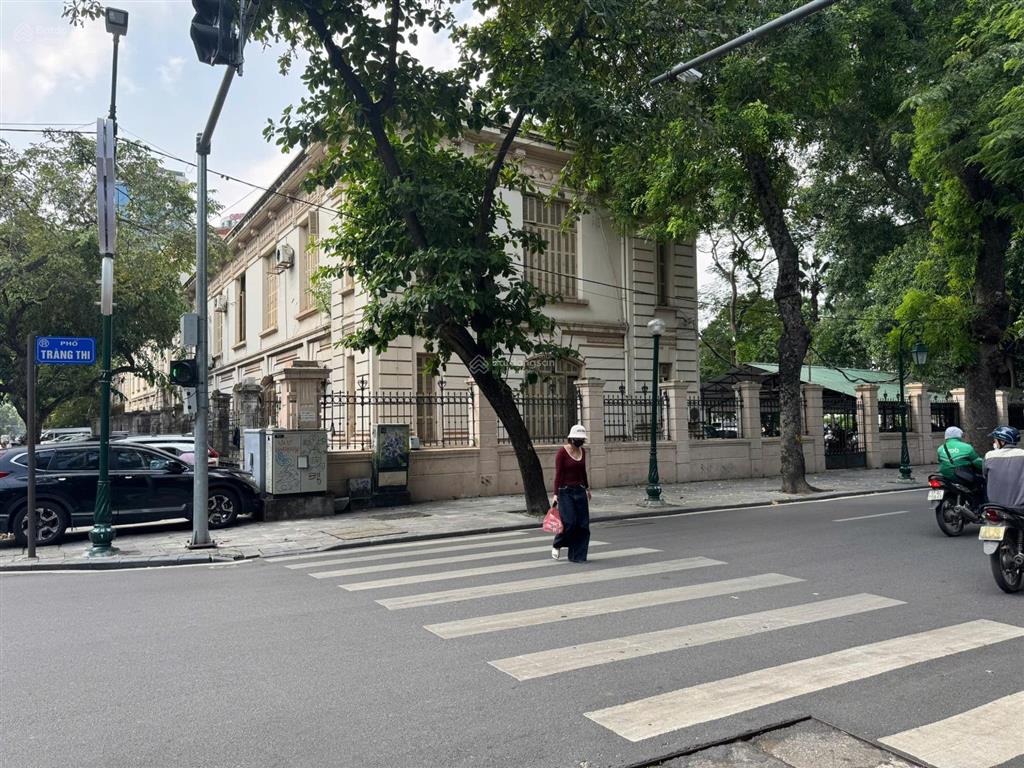 Bán nhà mặt phố tràng thi  hoàn kiếm siêu vip, lô góc, 219m2 mặt tiền 19.8m, chỉ 215 tỷ