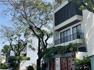 Giá tốt  cần bán lô đất đẹp dự án villa thủ thiêm, dt 8x20m, đường 14m, gần công viên đẹp