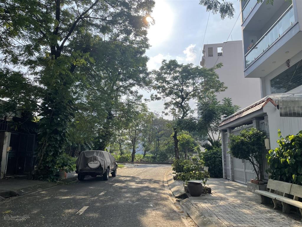 Cần bán lô đất đẹp gần công viên, dt. 80m2 , đường 12m, sổ đỏ xây dựng cao tầng