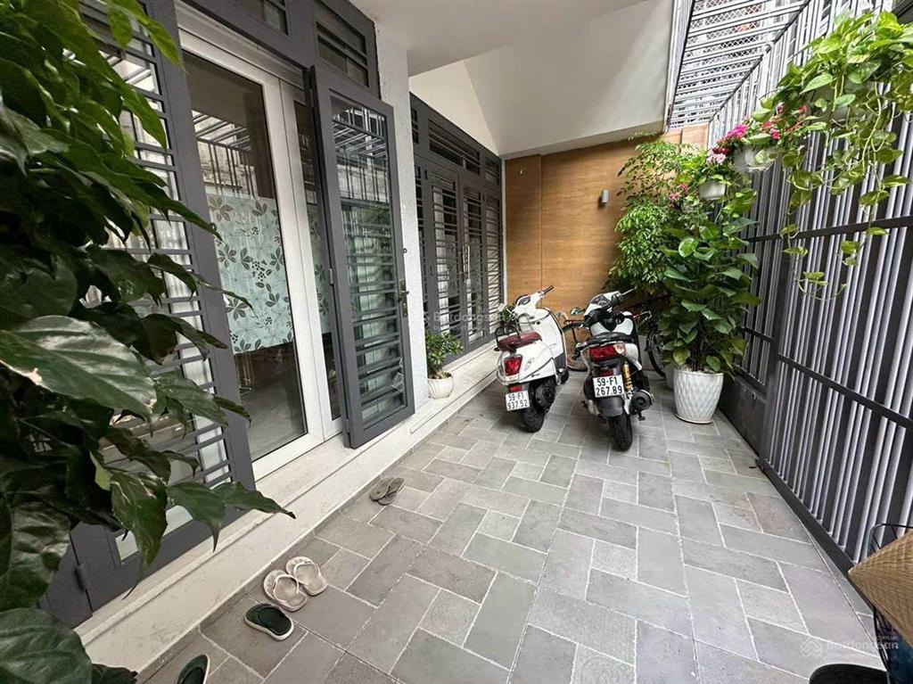 Biệt thự 3 lầu (6,4x18m nở hậu) 5 phòng master, nt cao cấp hẻm xe hơi khu cao cấp võ thị sáu, q. 1