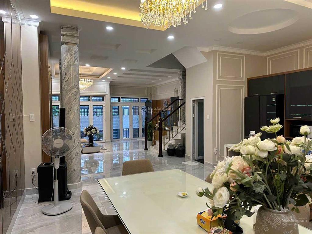 Biệt thự 3 lầu (6,4x18m nở hậu) 5 phòng master, nt cao cấp hẻm xe hơi khu cao cấp võ thị sáu, q. 1