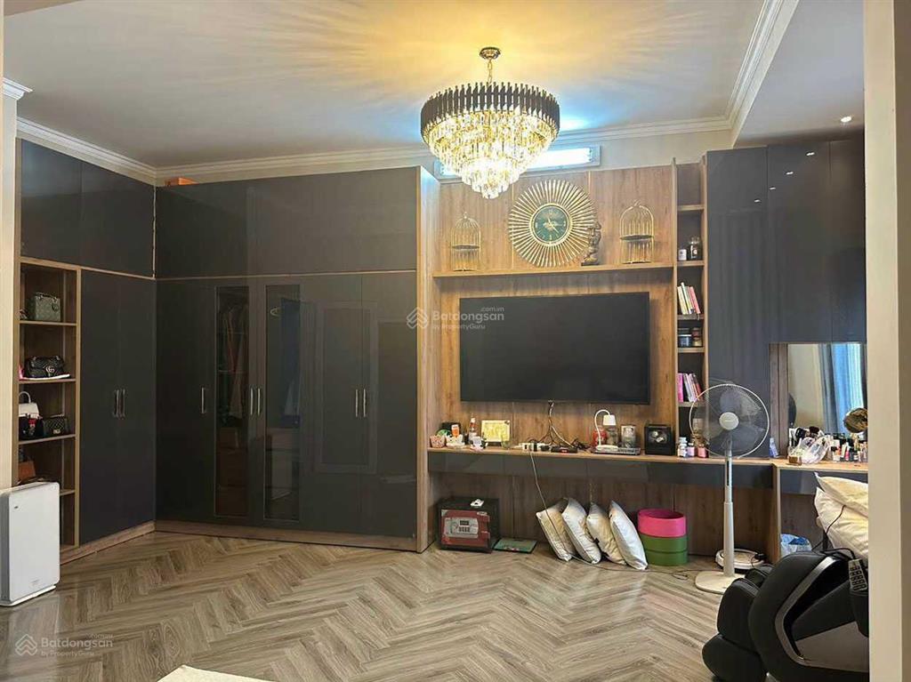 Biệt thự 3 lầu (6,4x18m nở hậu) 5 phòng master, nt cao cấp hẻm xe hơi khu cao cấp võ thị sáu, q. 1