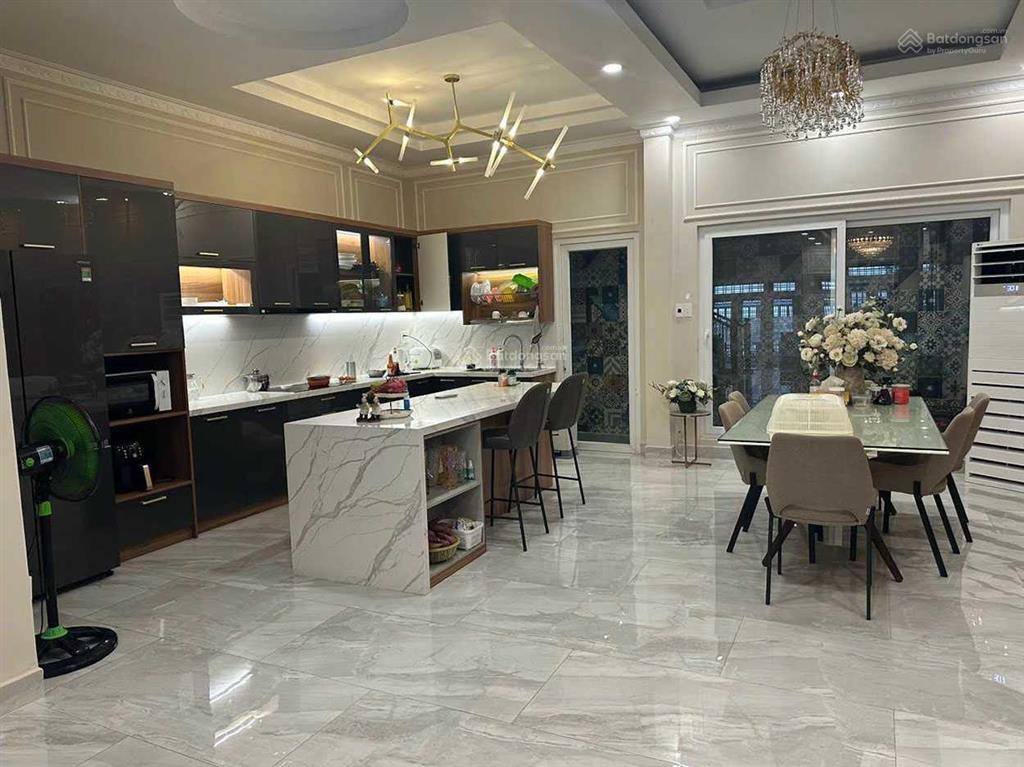 Biệt thự 3 lầu (6,4x18m nở hậu) 5 phòng master, nt cao cấp hẻm xe hơi khu cao cấp võ thị sáu, q. 1