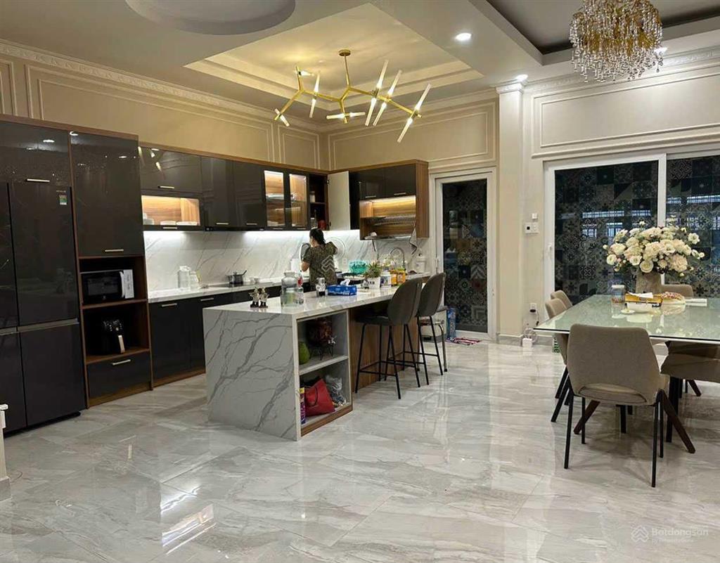 Biệt thự 3 lầu (6,4x18m nở hậu) 5 phòng master, nt cao cấp hẻm xe hơi khu cao cấp võ thị sáu, q. 1