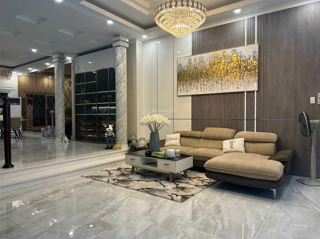 Biệt thự 3 lầu (6,4x18m nở hậu) 5 phòng master, nt cao cấp hẻm xe hơi khu cao cấp võ thị sáu, q. 1