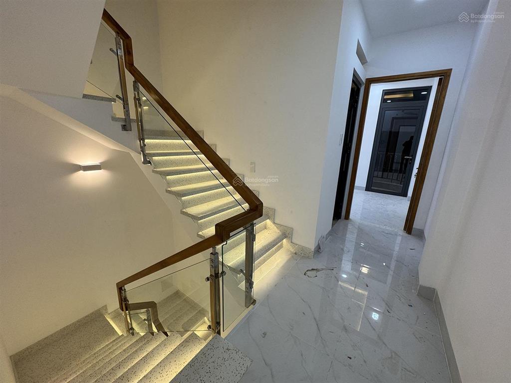 Tuyệt phẩm đẹp lung linh 3 lầu (4mx12m=48m2 vuông vức) mới 100% hẻm xe hơi khu vip hồ xuân hương