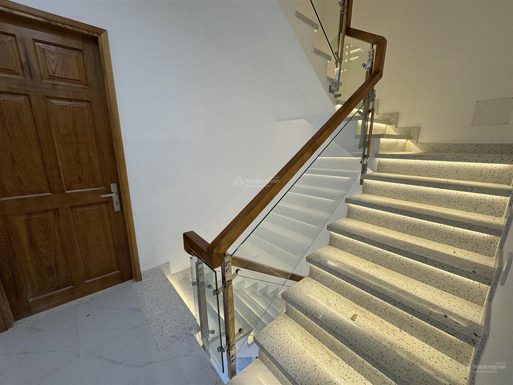 Tuyệt phẩm đẹp lung linh 3 lầu (4mx12m=48m2 vuông vức) mới 100% hẻm xe hơi khu vip hồ xuân hương
